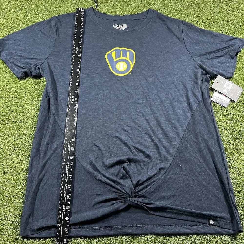 New Era Women’s Milwaukee Brewers Graphic Knot Twist Short Sleeve Shirt 1X NWT